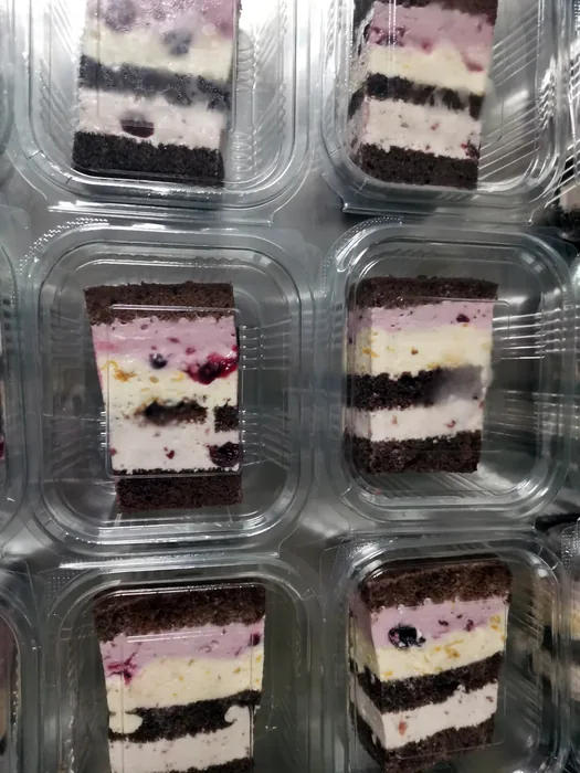 Tarte cu cremă de vanilie și afine proaspete