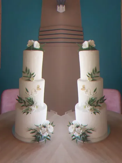 Tort de nuntă cu trei etaje, flori albe și verdeață